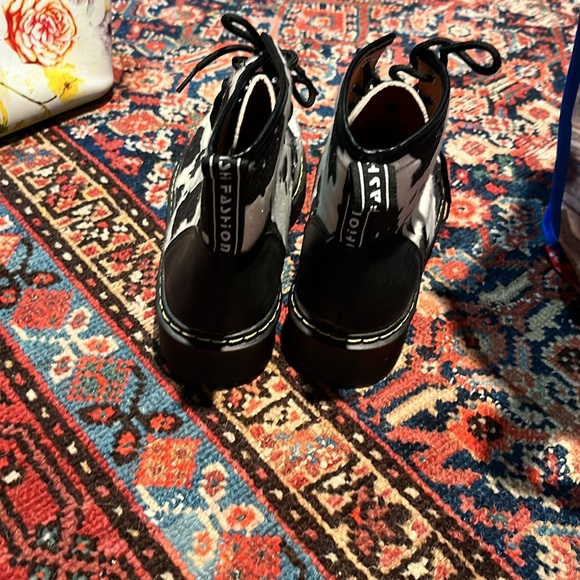 Boots - Picture 3 of 5